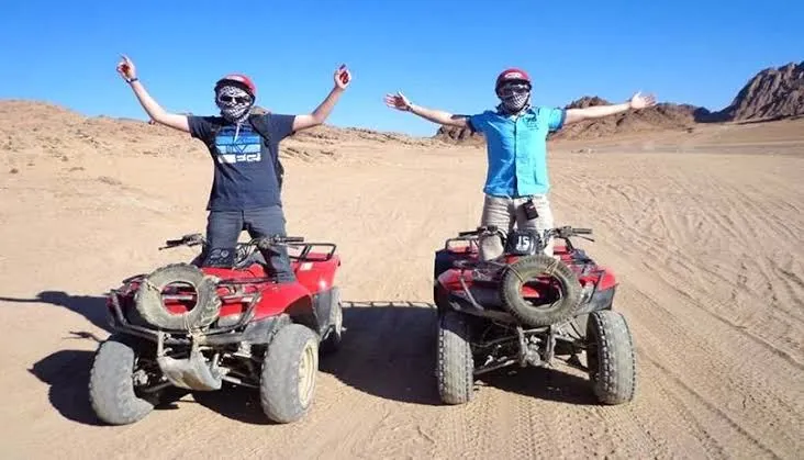 Excursion de 5 heures en quad avec barbecue depuis Sahl Hasheesh et la baie de Makadi'